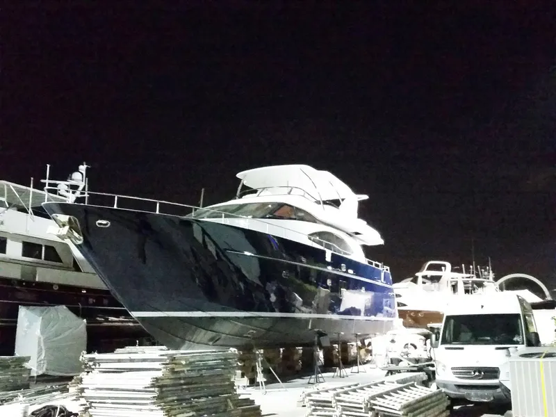 Slide: The Image of Azimut 70 Sea-Jet 2000 - 88