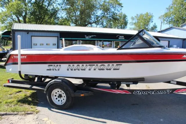 Slide: The Image of Correct Craft Ski Nautique 1995 - 3