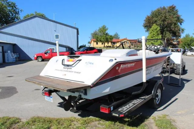 Slide: The Image of Correct Craft Ski Nautique 1995 - 4