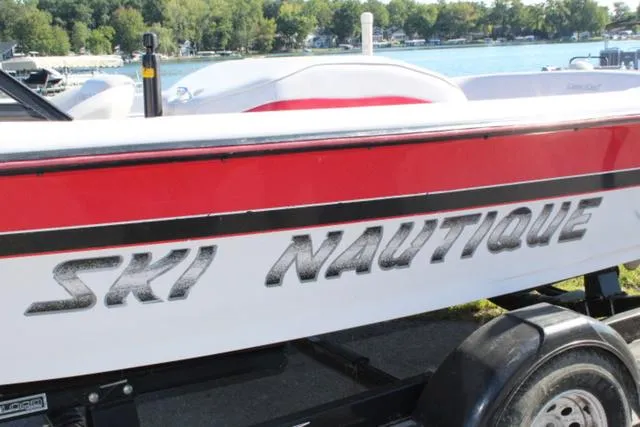 Slide: The Image of Correct Craft Ski Nautique 1995 - 6