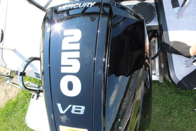 Slide: The Image of Mercury 250 V8 engine on 2024 Harris Solstice 250 SL boat. - 16