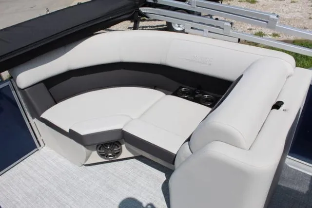 Slide: The Image of Harris Cruiser 210 CWDH 2024 - 12