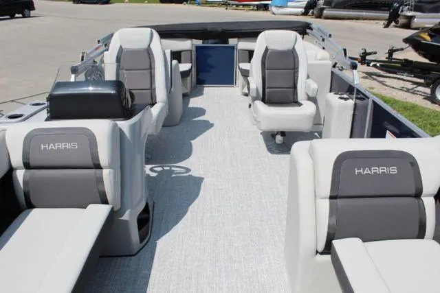 Slide: The Image of Harris Cruiser 210 CWDH 2024 - 8