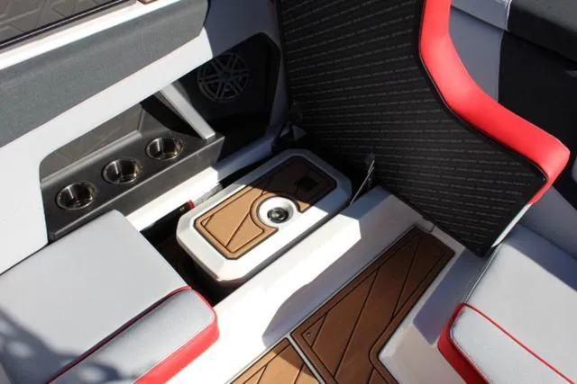 Slide: The Image of Correct Craft Super Air Nautique GS20 2024 - 17