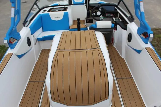 Slide: The Image of Nautique Ski Nautique 200 2023 - 10