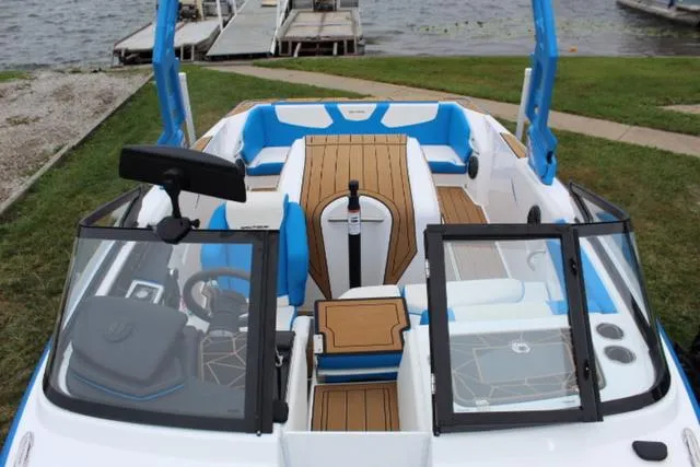 Slide: The Image of Nautique Ski Nautique 200 2023 - 11