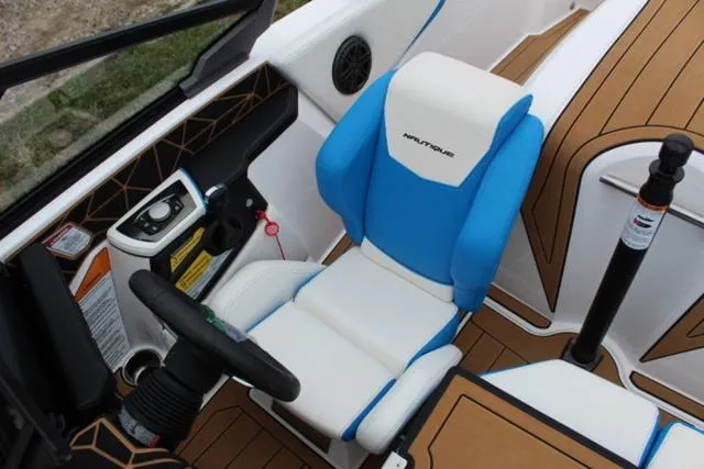 Slide: The Image of Nautique Ski Nautique 200 2023 - 14