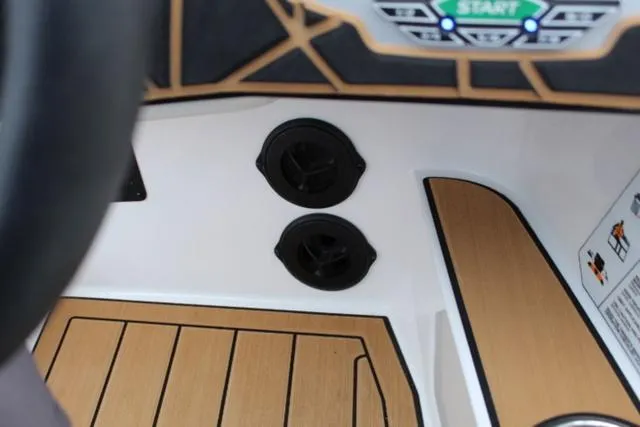 Slide: The Image of Nautique Ski Nautique 200 2023 - 16