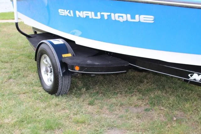 Slide: The Image of Nautique Ski Nautique 200 2023 - 27