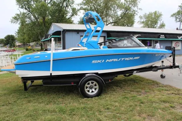 Slide: The Image of Nautique Ski Nautique 200 2023 - 6