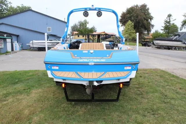 Slide: The Image of Nautique Ski Nautique 200 2023 - 7