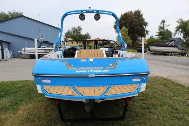 Slide: The Image of Nautique Ski Nautique 200 2023 - 8