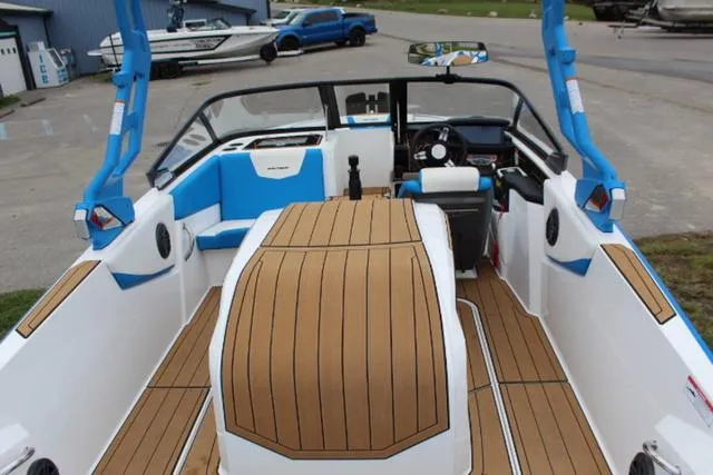 Slide: The Image of Nautique Ski Nautique 200 2023 - 9