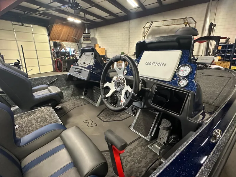 Slide: The Image of 2025 Nitro Z21 XL Pro boat interior with Garmin navigation system. - 15