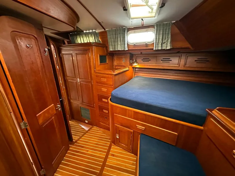 Slide: The Image of Owner's Cabin, Stbd - 33