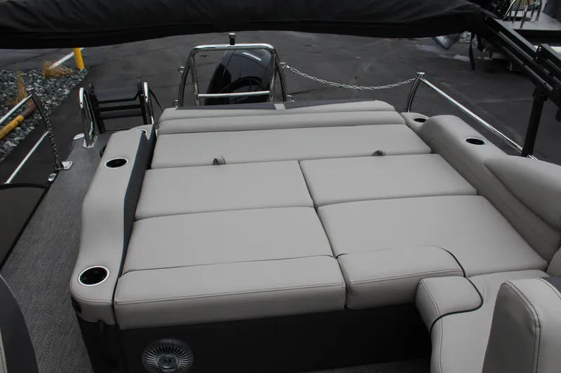 Slide: The Image of Barletta Cabrio 22U 2025 - 11