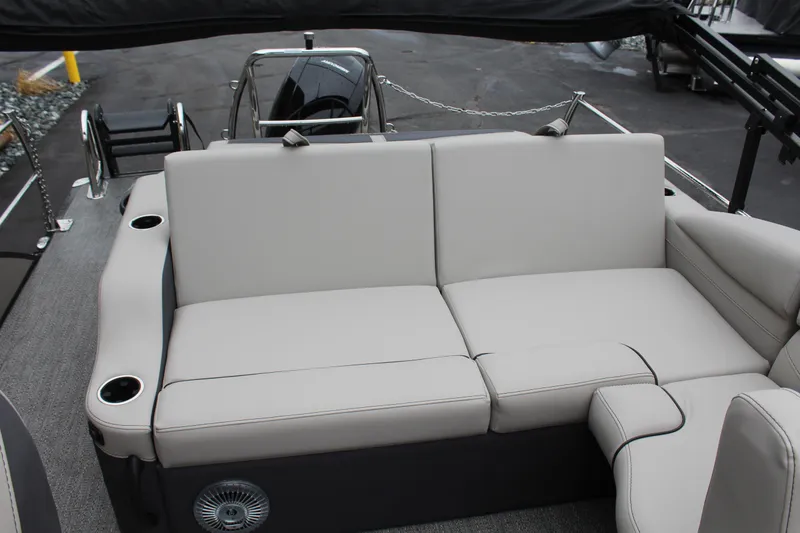 Slide: The Image of Barletta Cabrio 22U 2025 - 12