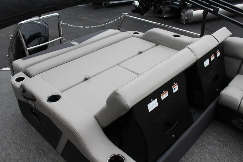 Slide: The Image of Barletta Cabrio 22U 2025 - 13