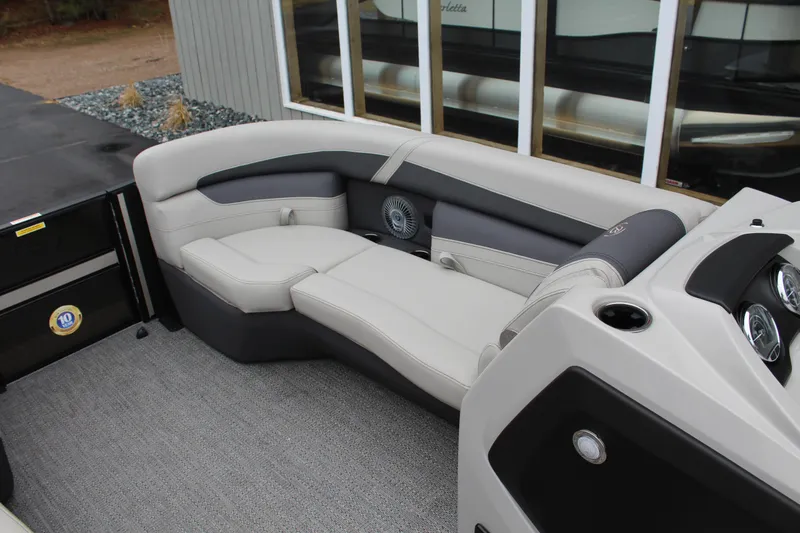 Slide: The Image of Barletta Cabrio 22U 2025 - 20