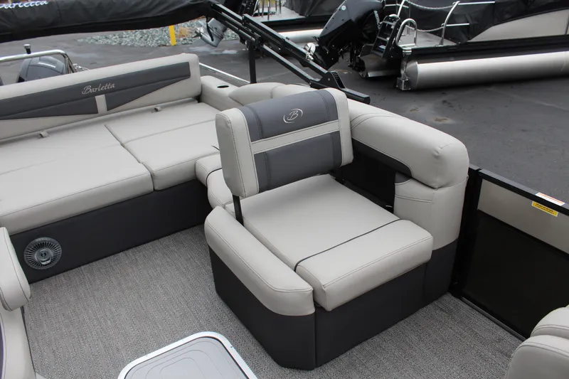 Slide: The Image of Barletta Cabrio 22U 2025 - 24