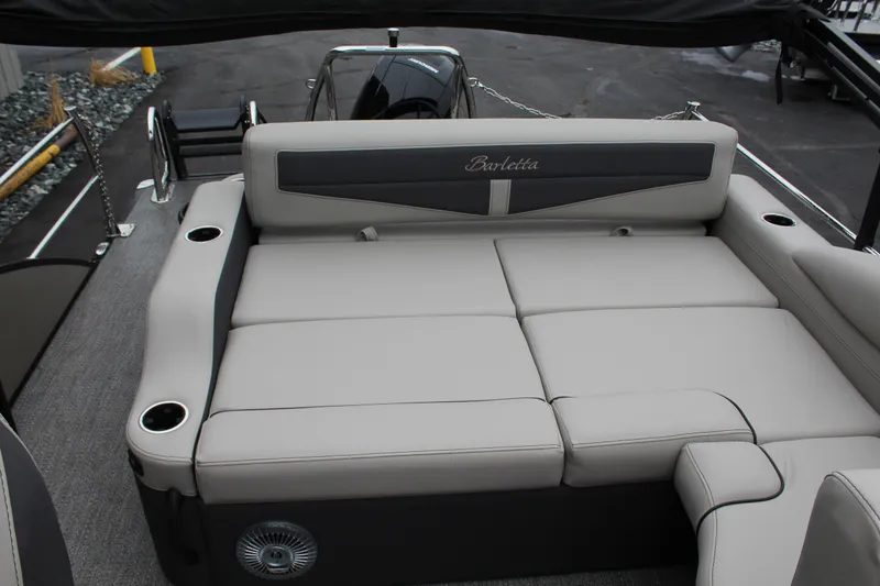 Slide: The Image of Barletta Cabrio 22U 2025 - 9