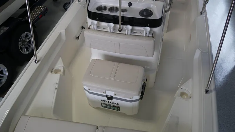 Slide: The Image of Boston Whaler 150 Montauk 2025 - 10