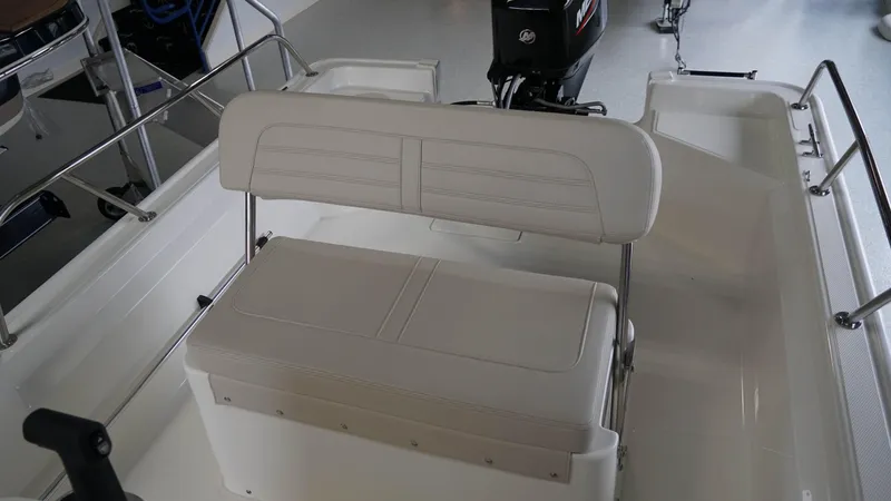 Slide: The Image of Boston Whaler 150 Montauk 2025 - 8