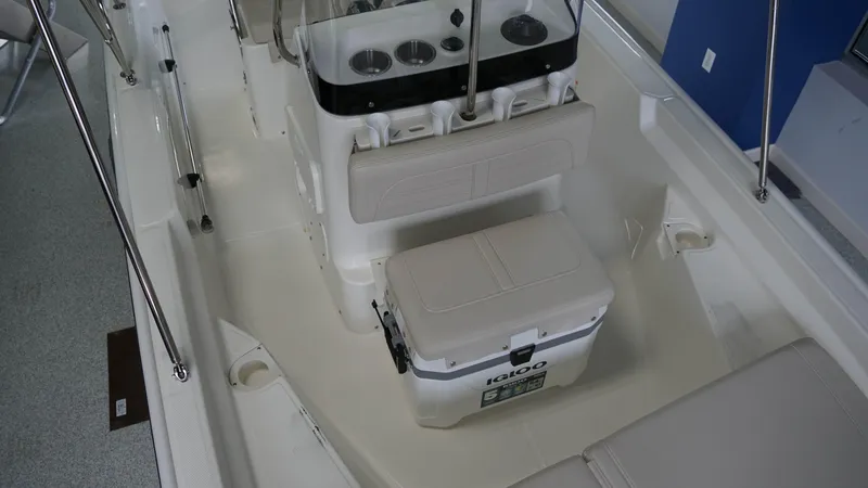 Slide: The Image of Boston Whaler 150 Montauk 2025 - 9