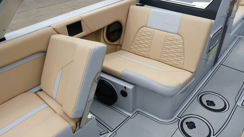 Slide: The Image of MasterCraft X24 2025 - 18