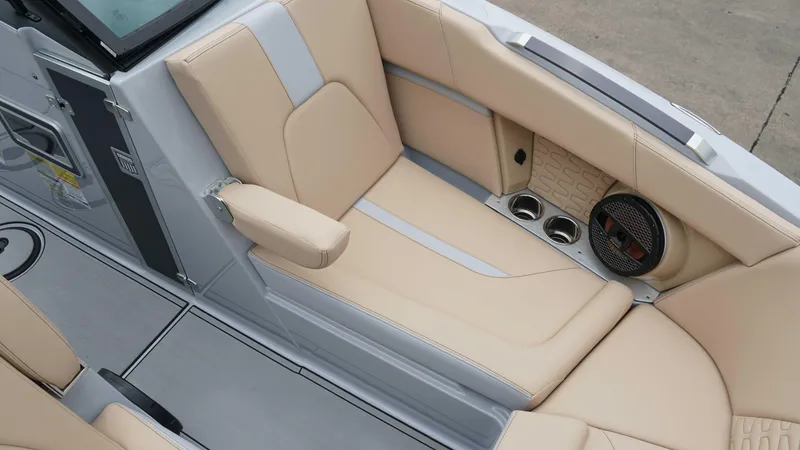 Slide: The Image of MasterCraft X24 2025 - 21