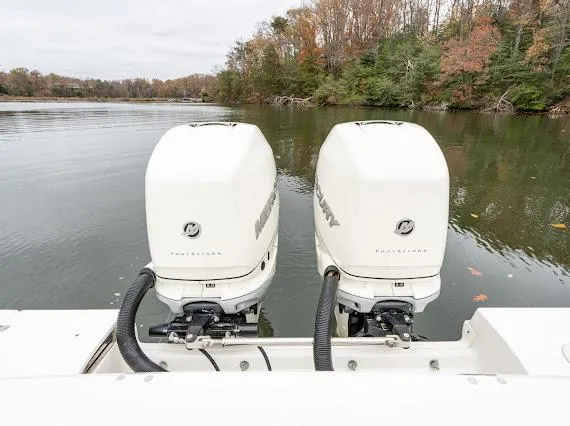 Slide: The Image of Boston Whaler 330 Outrage 2019 - 10