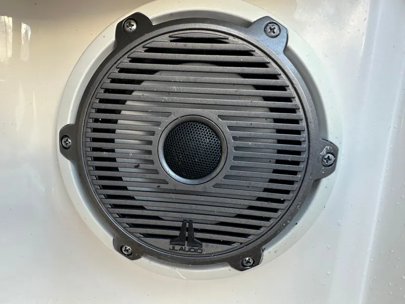 Slide: The Image of Boston Whaler 330 Outrage 2019 - 13