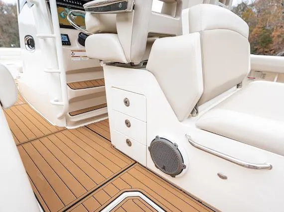 Slide: The Image of Boston Whaler 330 Outrage 2019 - 14