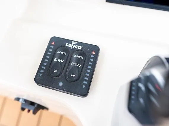 Slide: The Image of Boston Whaler 330 Outrage 2019 - 22