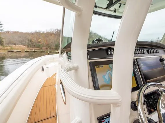 Slide: The Image of Boston Whaler 330 Outrage 2019 - 23