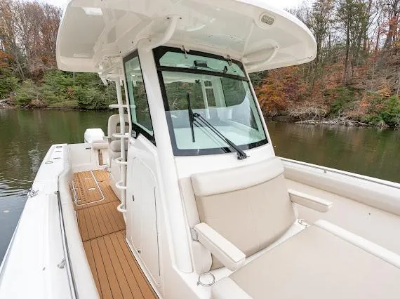 Slide: The Image of Boston Whaler 330 Outrage 2019 - 27