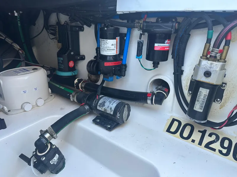 Slide: The Image of Boston Whaler 330 Outrage 2019 - 36