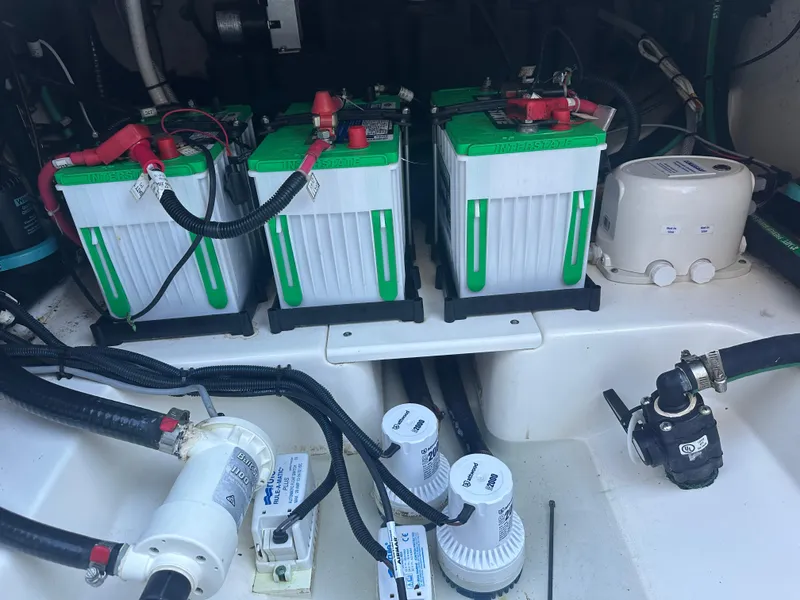 Slide: The Image of Boston Whaler 330 Outrage 2019 - 37