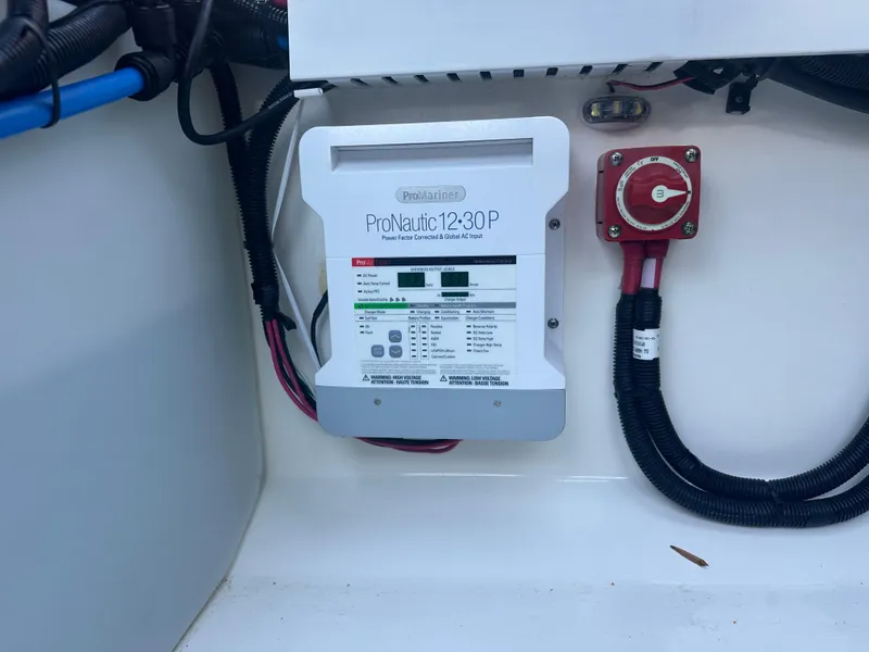 Slide: The Image of Boston Whaler 330 Outrage 2019 - 39