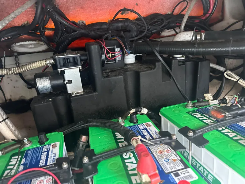 Slide: The Image of Boston Whaler 330 Outrage 2019 - 40