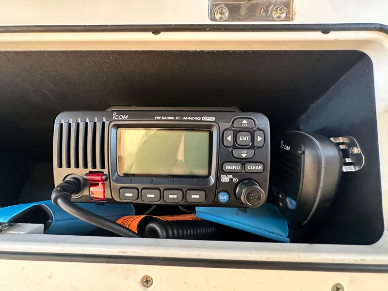 Slide: The Image of Boston Whaler 330 Outrage 2019 - 41