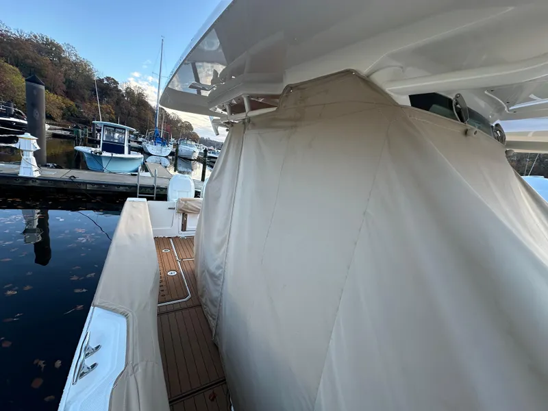 Slide: The Image of Boston Whaler 330 Outrage 2019 - 43