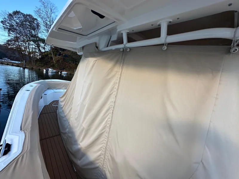 Slide: The Image of Boston Whaler 330 Outrage 2019 - 44