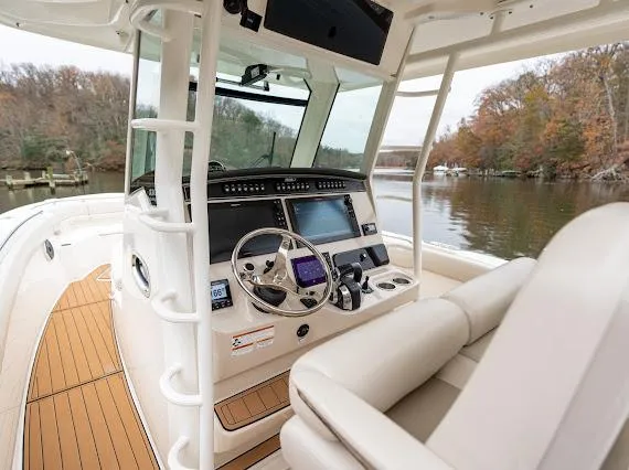 Slide: The Image of Boston Whaler 330 Outrage 2019 - 6