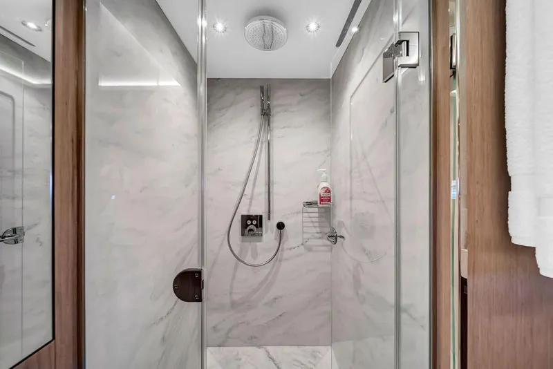 Slide: The Image of Sunseeker 86 Yacht 2021 - 52