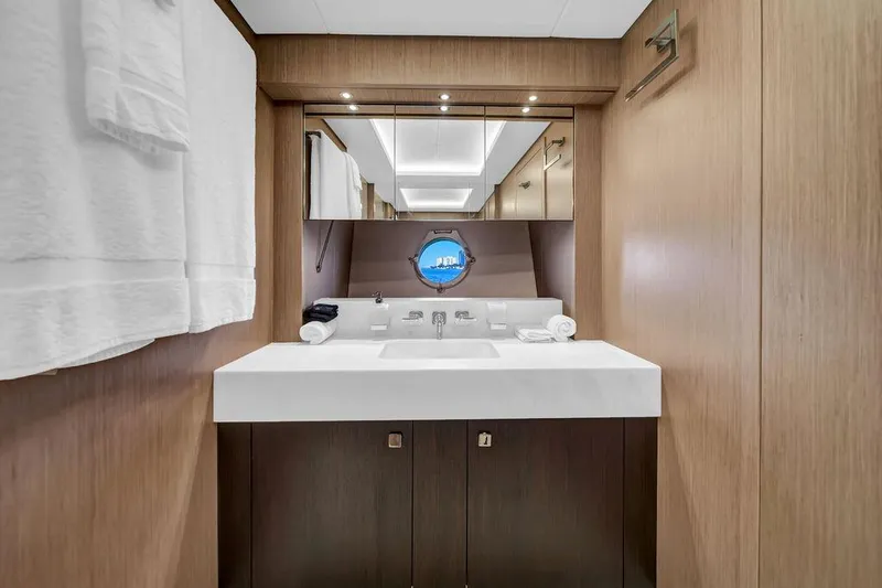 Slide: The Image of Sunseeker 86 Yacht 2021 - 53