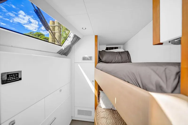 Slide: The Image of Sunseeker 86 Yacht 2021 - 55