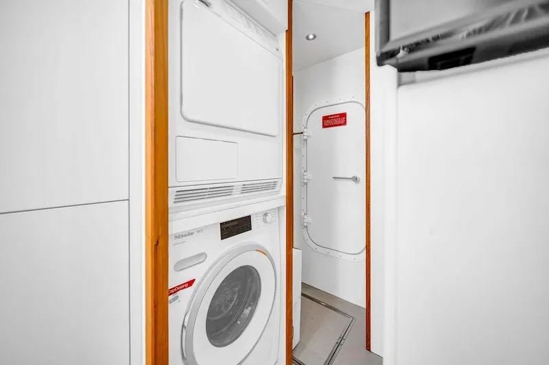 Slide: The Image of Sunseeker 86 Yacht 2021 - 57