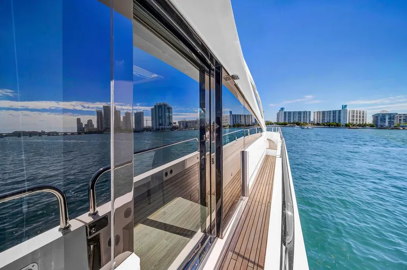 Slide: The Image of Sunseeker 86 Yacht 2021 - 58