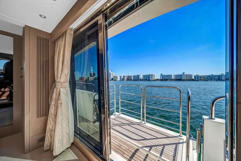 Slide: The Image of Sunseeker 86 Yacht 2021 - 60